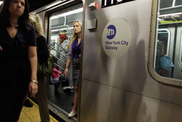 Irene perdió el domingo sus características tropicales en la frontera entre Estados Unidos y Canadá.