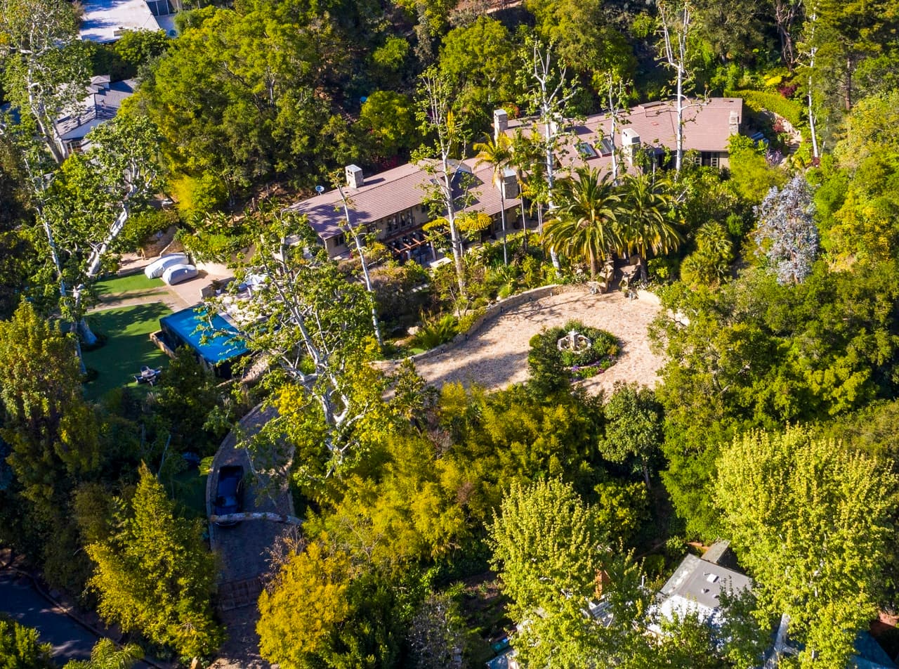 Tiene
<b> nueve habitaciones.</b>