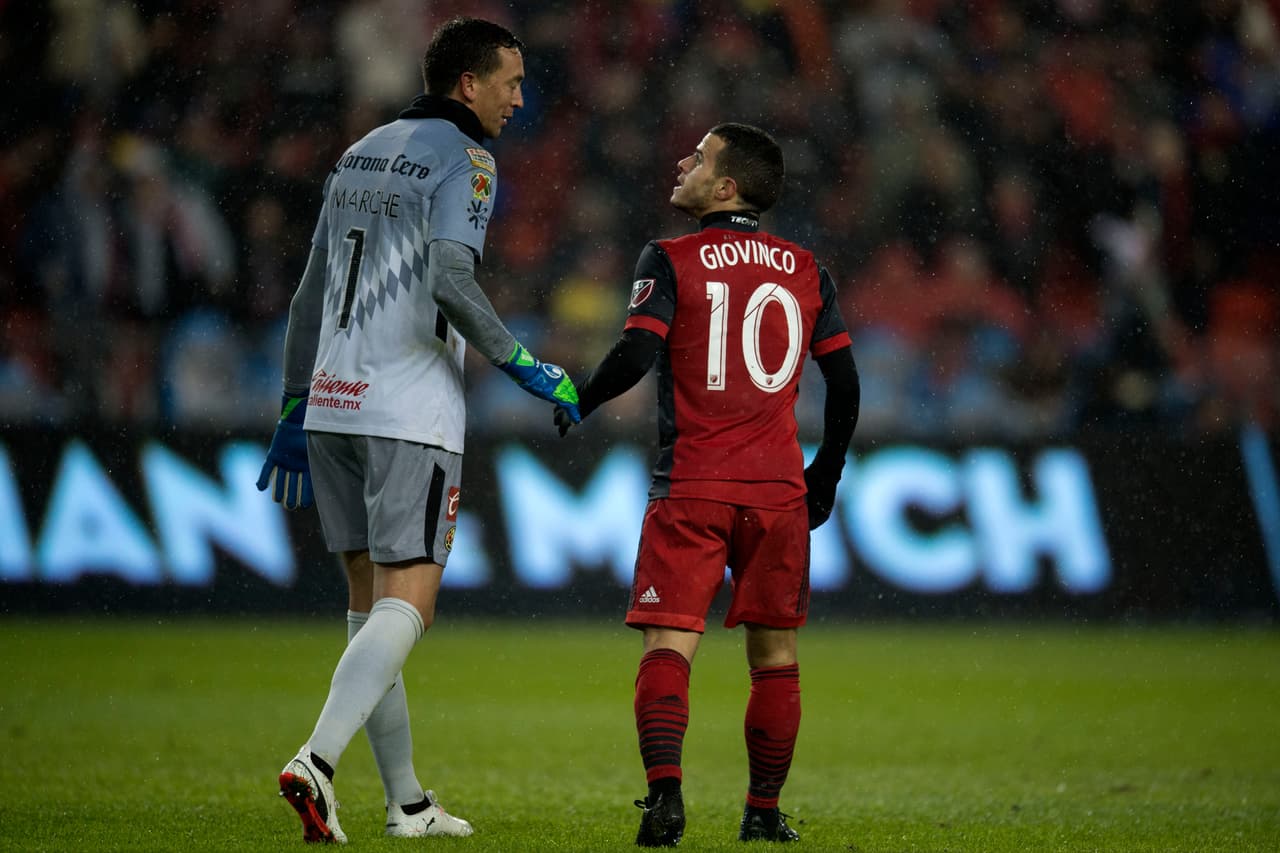 Fue así como Sebastian Giovinco dio el primer golpe a favor de Toronto al minuto 9 del primer tiempo.