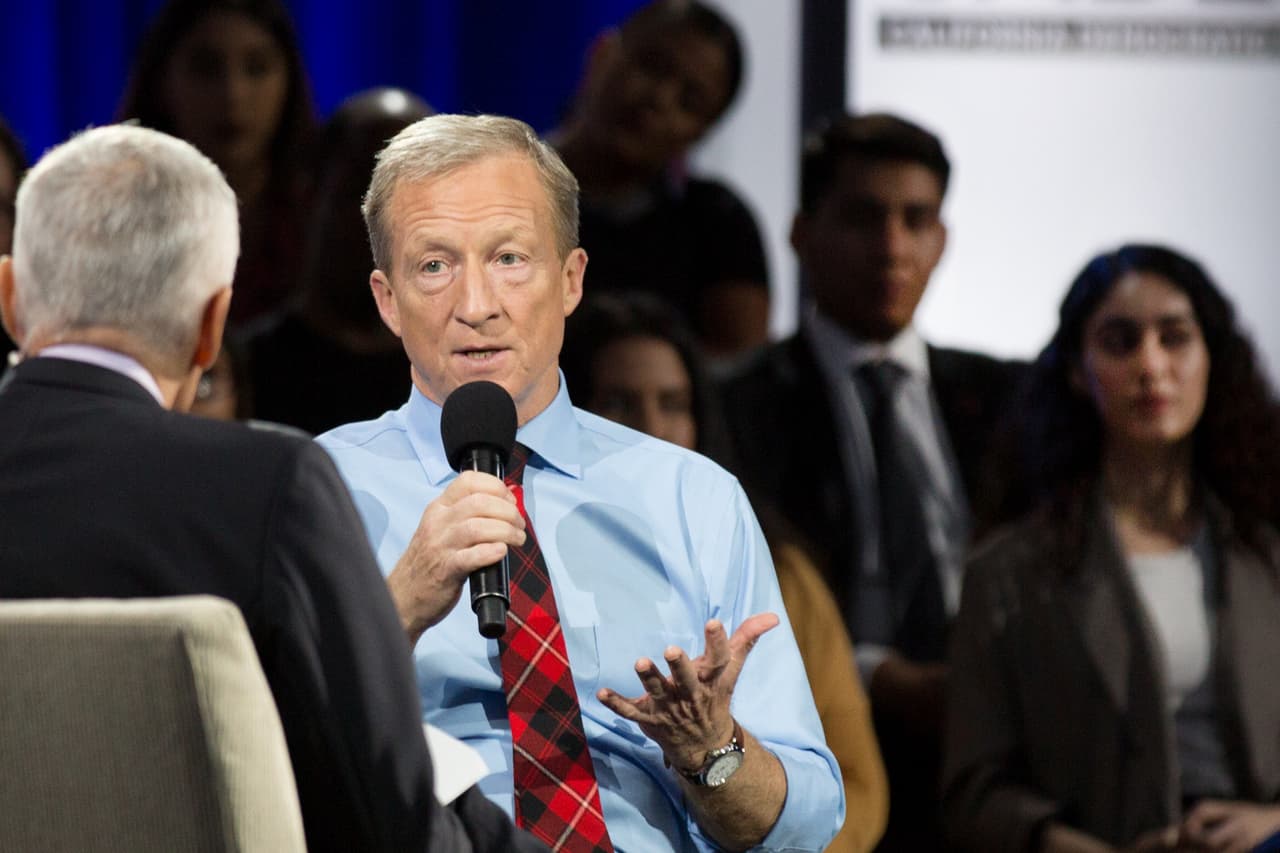 Tom Steyer fue entrevistado por Jorge Ramos y en su intervención fue de lleno contra Donald Trump."No tomo en serio lo que el presidente dice de mí, él no me conoce. Lo que sí me tomo en serio es lo que hace... y él hace mucho daño", dijo.