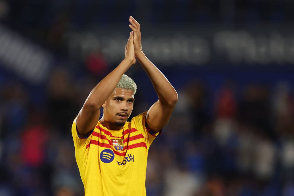 Barcelona pierde a Ronald Araujo por lesión