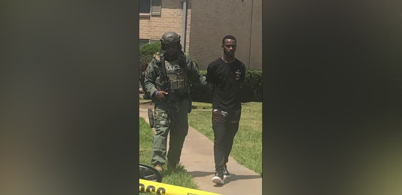 El sospechoso fue identificado como Jamal Williams, de 25 años, que fue arrestado y enfrenta cargos por agresión agravada con un arma mortal.