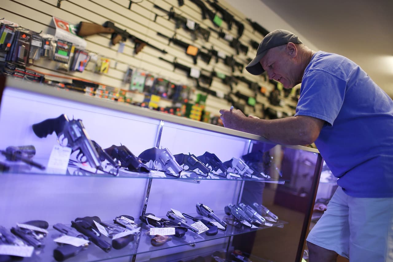 Nueva ley en California bloqueó 100 compras de municiones durante su primer mes en vigor