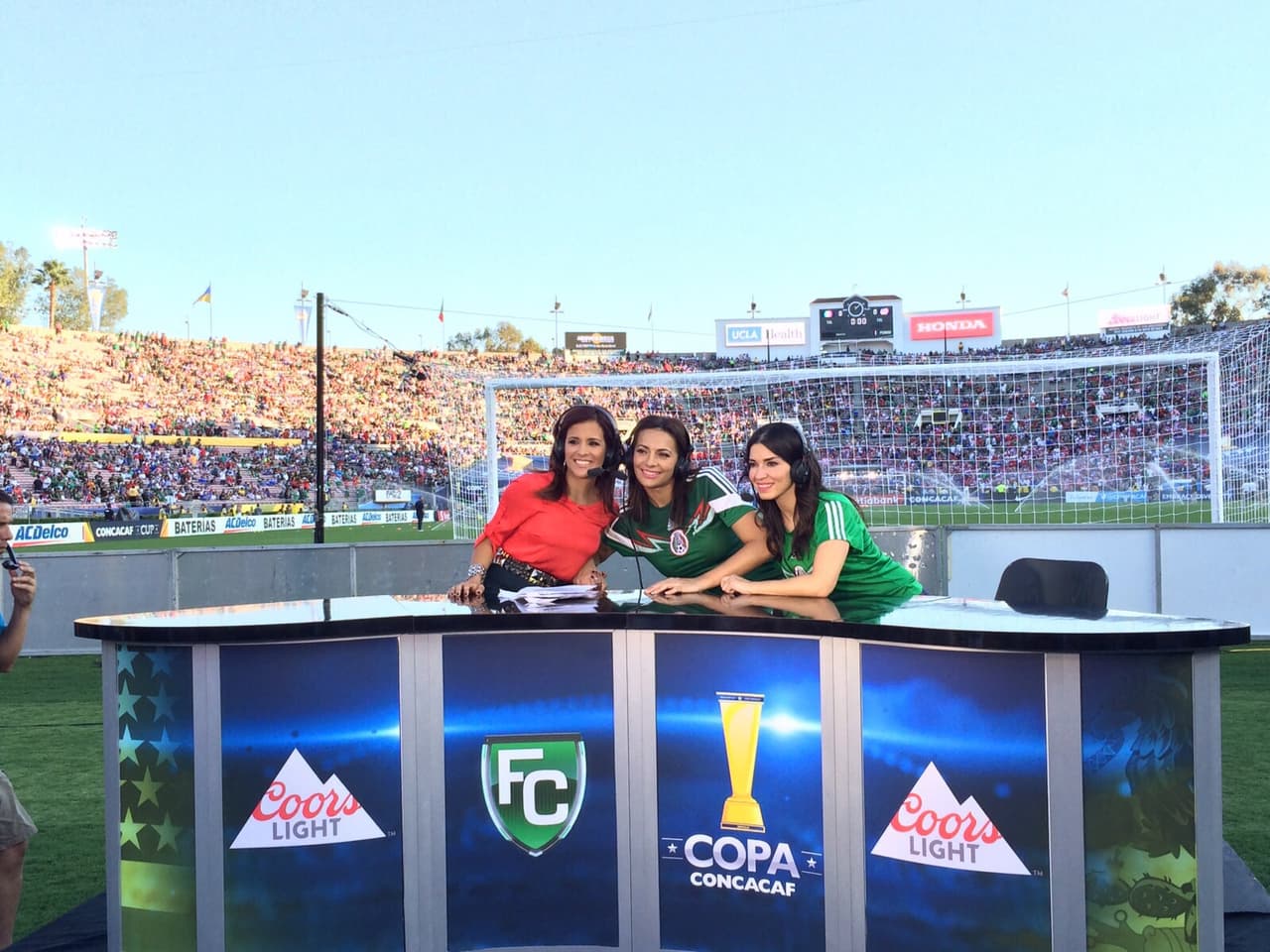 Y tú estás invitado, pues habrá mucha diversión.