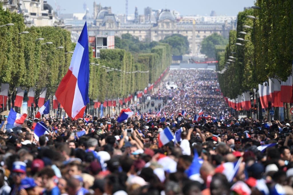 La oportunidad de ver a los héroes fue algo que encendió a todos los franceses en París.