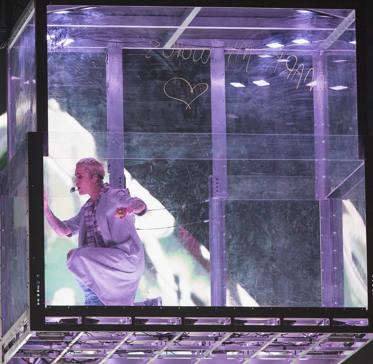 En esta nueva faceta, Justin se muestra como un chico más rebelde capaz de romper mil corazones.