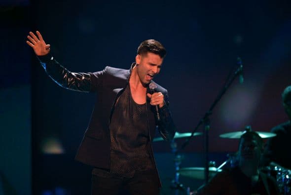 El cantante nos hizo a todos suspirar con su tema.