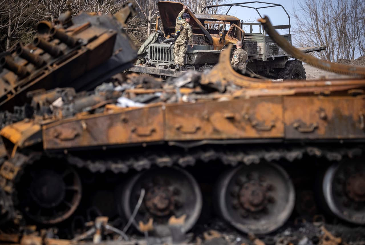 <a href="https://www.univision.com/noticias/politica/ucrania-donbas-invasion-rusa-pretexto">Las milicias prorrusas de las regiones de Donetsk y Luhansk </a>también pasaron por allí. Toda la ciudad había sido ocupada, señalan.