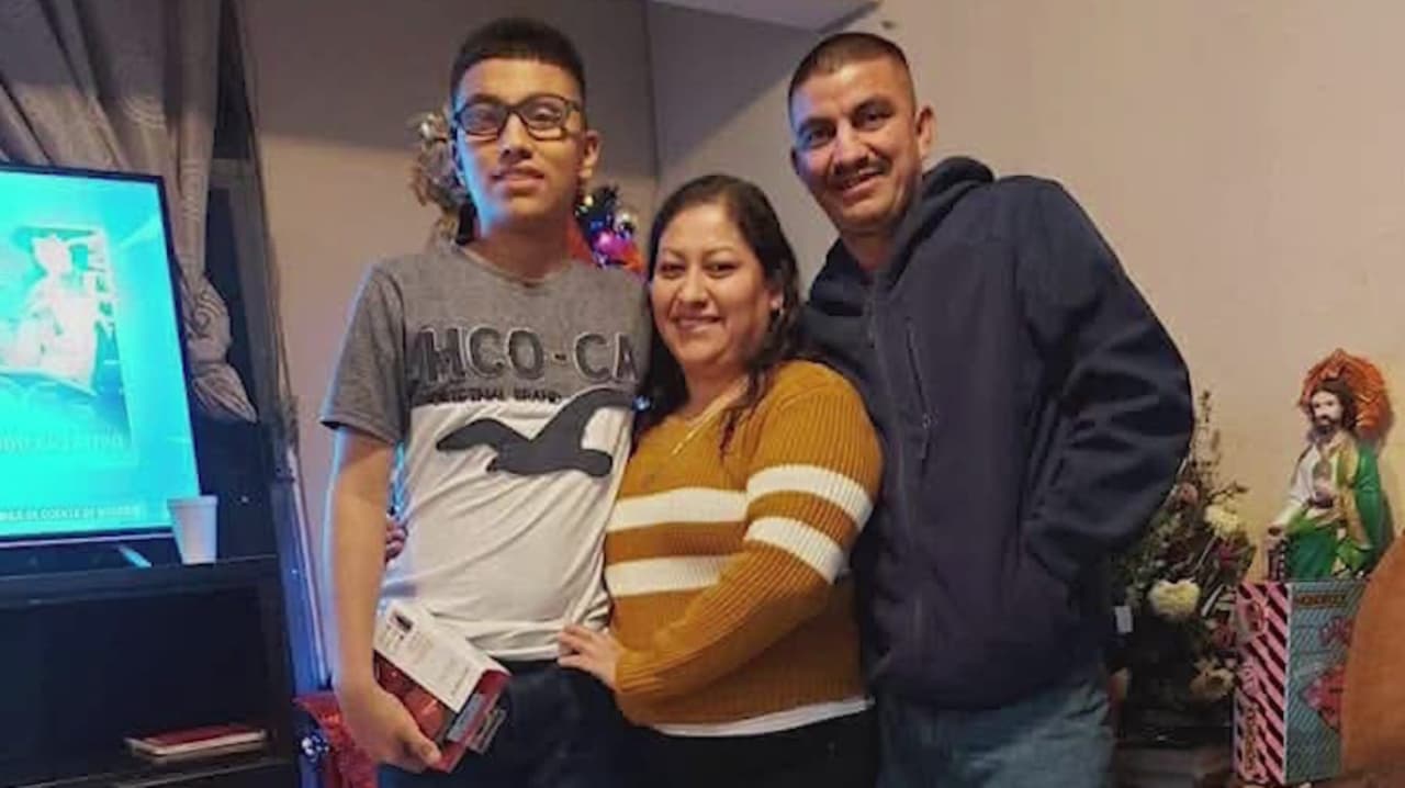 Joven de 18 años podría morir de cáncer de colon en cualquier momento y sólo quiere ver a sus padres detenidos en la frontera
