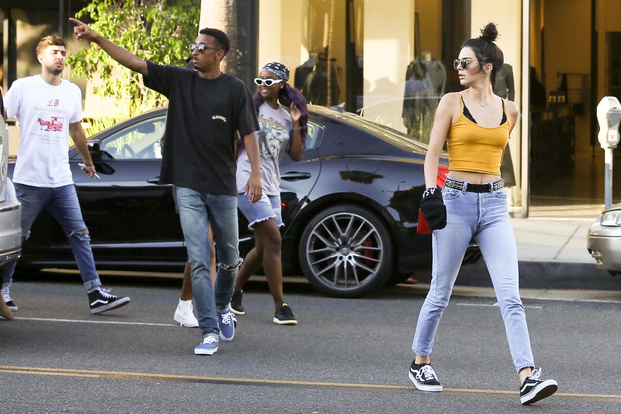 El grupo salió a comer en Beverly Hills.