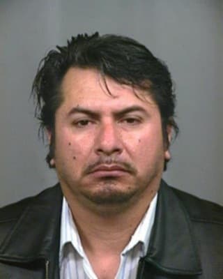 <h3 class="cms-H3-H3">Gustavo Cruz</h3>
<br>
<br>Este mexicano nacido en Veracruz (en el oriente del país) 
<a href="https://www.fbi.gov/wanted/cac/gustavo-cruz" target="_blank">es acusado de abusar sexualmente de una niña de 11 años</a> y grabarlo todo con su celular en Indianápolis, Indiana, durante más de 14 meses, entre 2016 y 2017.
<br>
<br>Se emitió una orden de arresto federal contra el fugitivo el 31 de marzo de 2017. La agencia cree que Cruz radica en alguna parte del medio oeste de Estados Unidos.