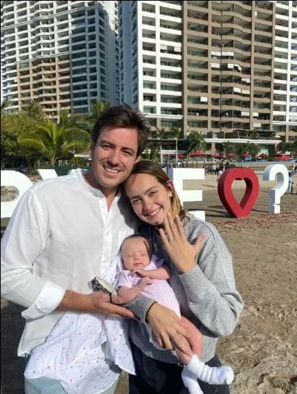 Seis semanas después del nacimiento de Renata Covarrubias Haro, la bebé que tuvo con Renata Haro, Juan Diego Covarrubias usó su cuenta de Instagram para anunciar que le había pedido matrimonio a su pareja.