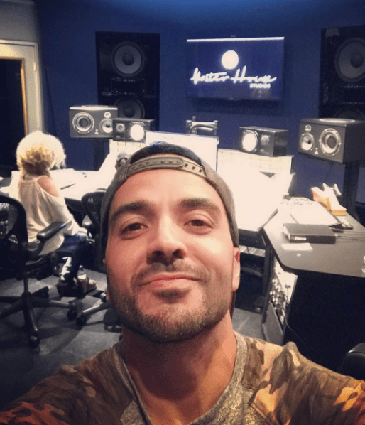 Cuando el matrimonio Fonsi López entró en crisis, el intérprete de "Despacito" decidió separarse, sin embargo, en lugar de encarar la situación, Fonsi le llamó por teléfono a Adamari para comunicárselo.