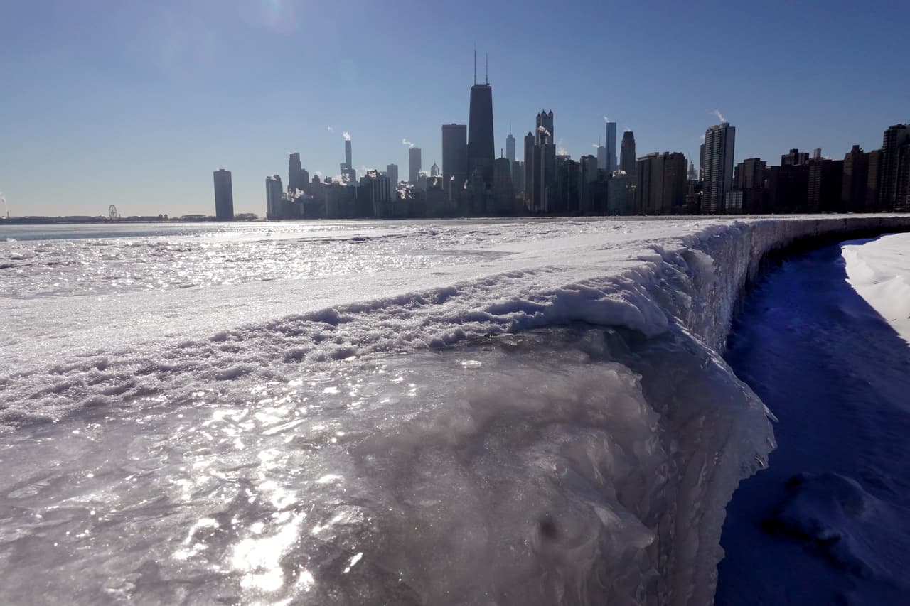 Las
<a href="https://www.univision.com/local/chicago-wgbo/protege-a-tu-mascota-del-frio-video" target="_blank">mascotas también son vulnerables</a> a sufrir efectos por bajas temperaturas.
<br>