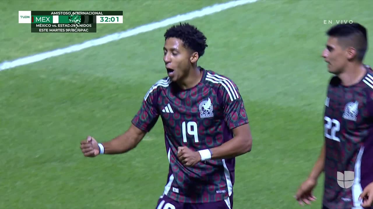 ¡Otro golazo! Ozziel Herrera la pone pegada al poste para el 2-0 de México