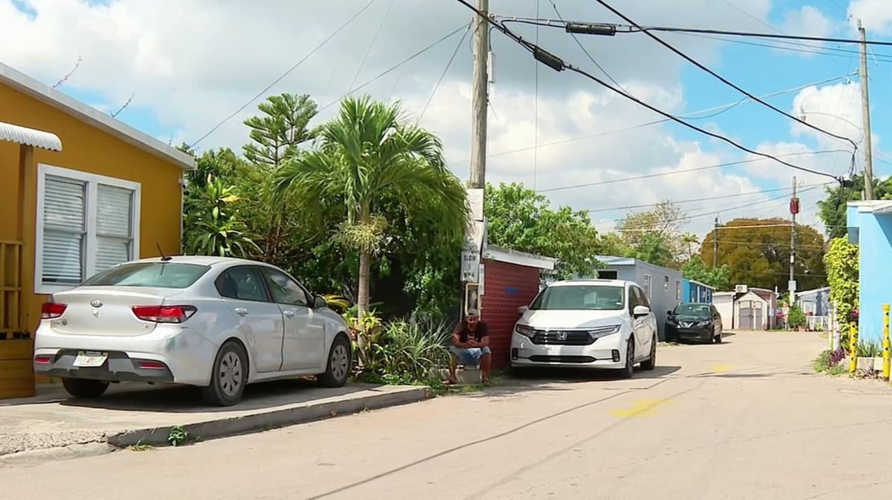 Residentes de parque de casas móviles en la Pequeña Habana piden más tiempo para desalojar