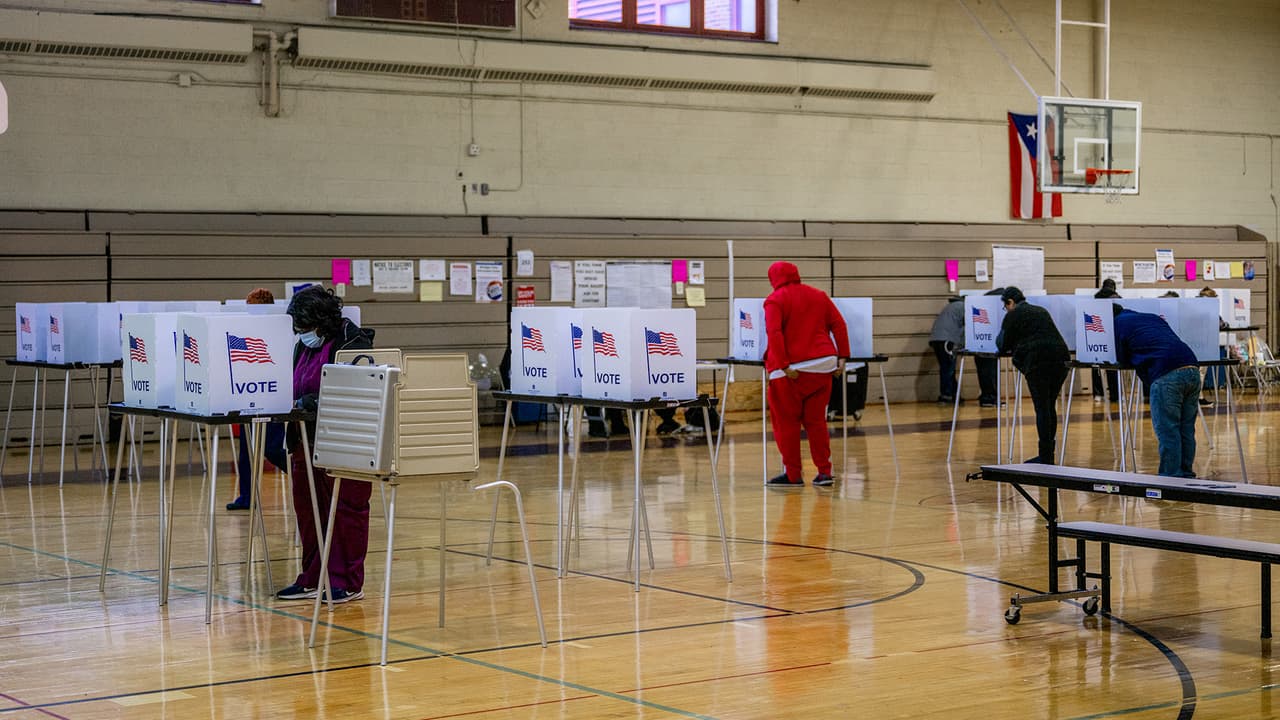 Reportan baja participación de latinos en las elecciones de medio término, ¿cómo lograr un cambio?