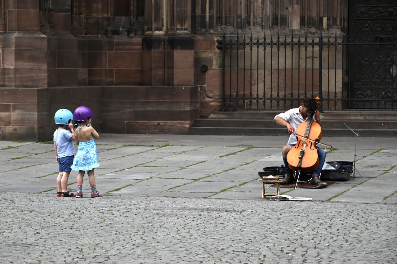 <b>¿Qué califica como una "canción lanzada", una canción original lanzada en Soundcloud cuenta como un lanzamiento?</b>
<br>Sí, las canciones lanzadas en Soundcloud, iTunes, Spotify, Bandcamp y otros medios de distribución de audio serán aceptables como lanzamientos de audio.