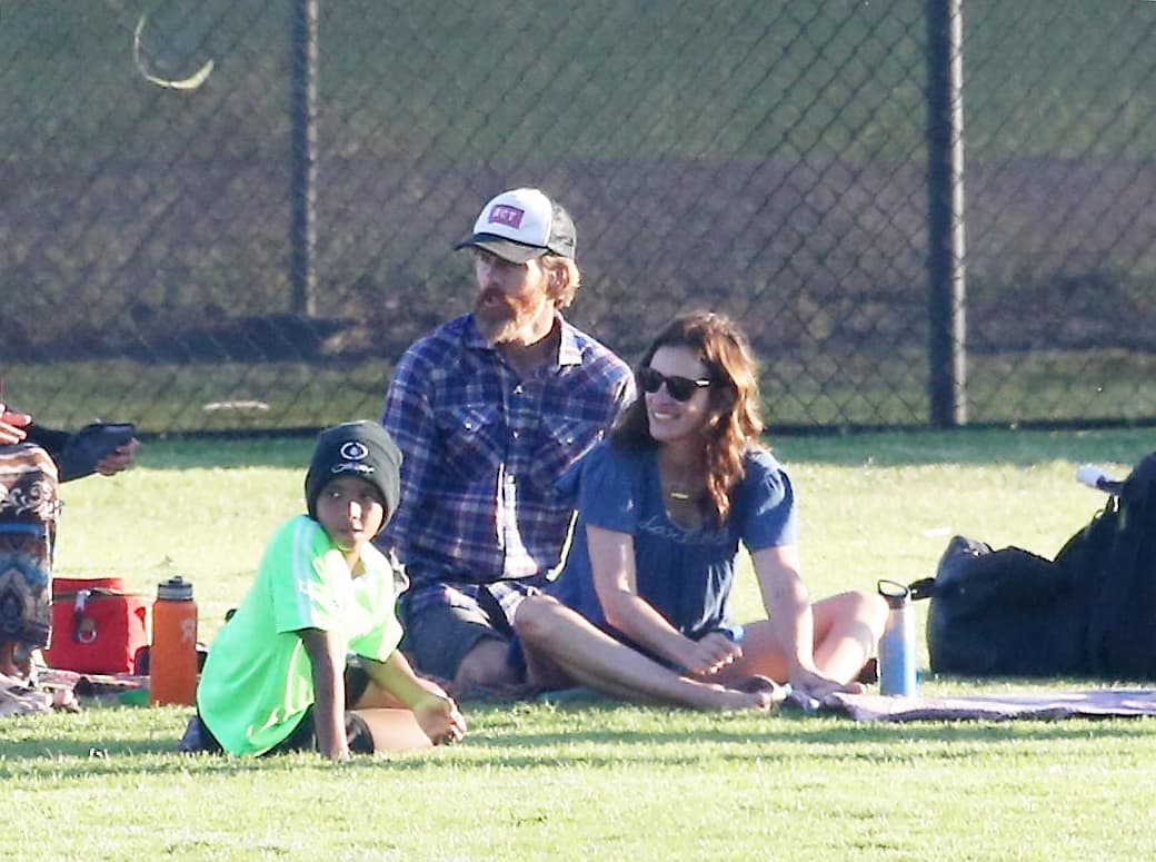 Estas fotos fueron tomadas durante las prácticas de fútbol soccer de sus hijos.