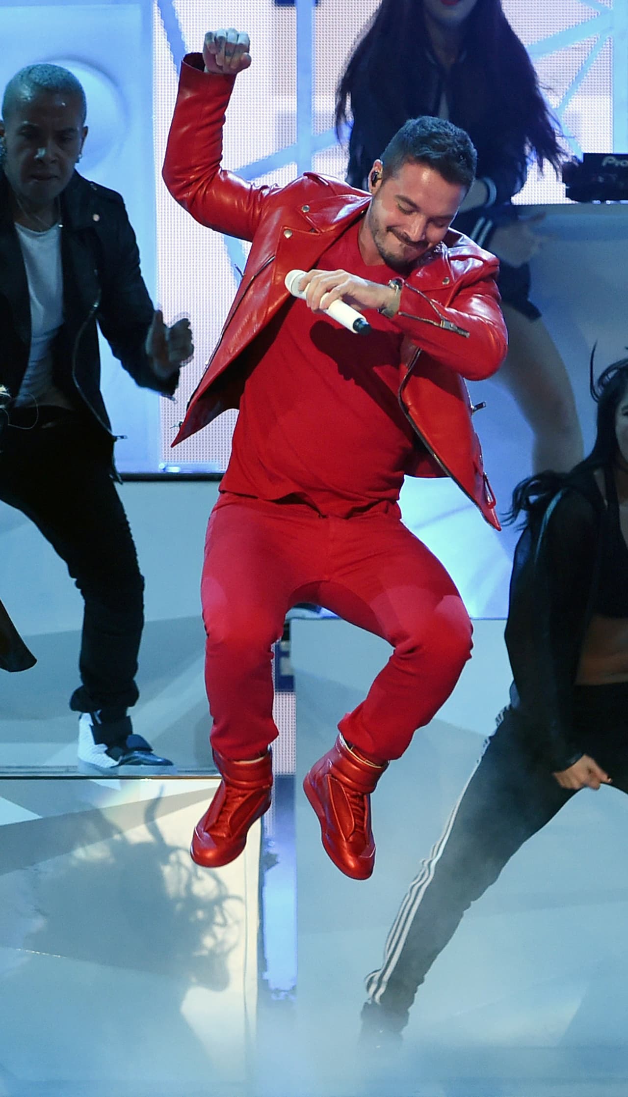 WOW! Se vuelven 'locochones' arriba del escenario.