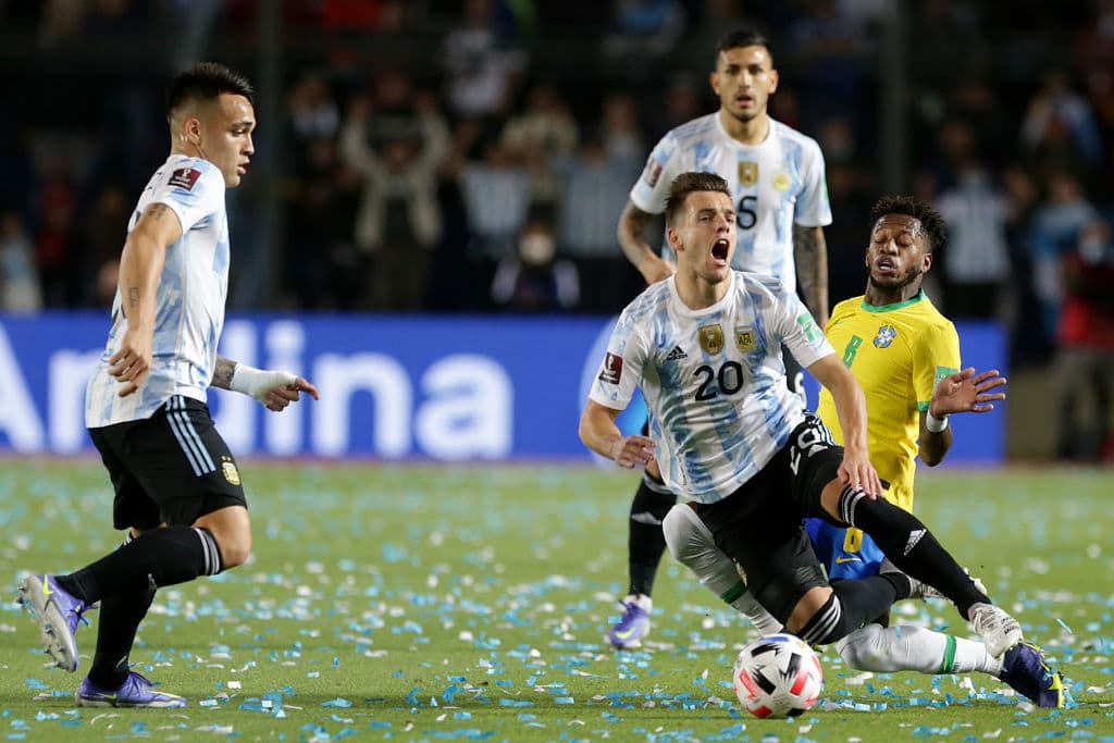 Argentina no logra demostrar su futbol en casa y Brasil se queda a centímetros de robarles los piuntos en el empate 0-0.