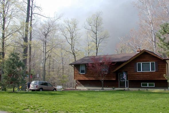 3. TOLEDO, OHIO- El precio de los hogares en esta parte del país puede oscilar en los $64,900. El cierre de diferentes plantas constructoras, y la reducción de su fuerza de trabajo, ha provocado la inminente venta de diferentes casas. El crecimiento demográfico de esta área ha sido mínimo, aumentando sólo 2% a partir del año 2000. Debido al poco incremento de población hay un gran rezago en la venta de viviendas lo cual ha mantenido a raya los precios.