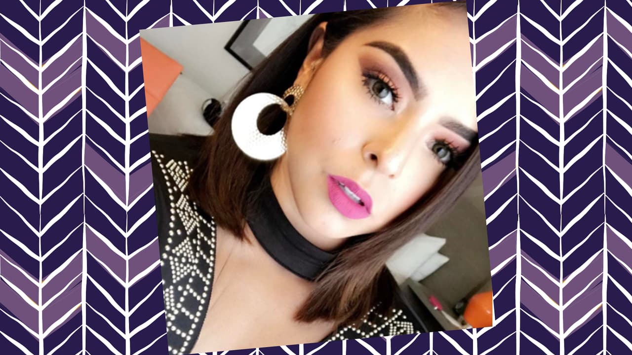 Vivian pudiera ser fácilmente la doble de nuestra Becky G. Ambas cantan, bailan y adoran las cámaras. A Becky la vimos de jueza invitada en Pequeños Gigantes USA y Vivian tampoco es ajena a los shows de Univision pues participó en 2016 en Va Por Ti. ¿En qué se parecen y en qué no?
