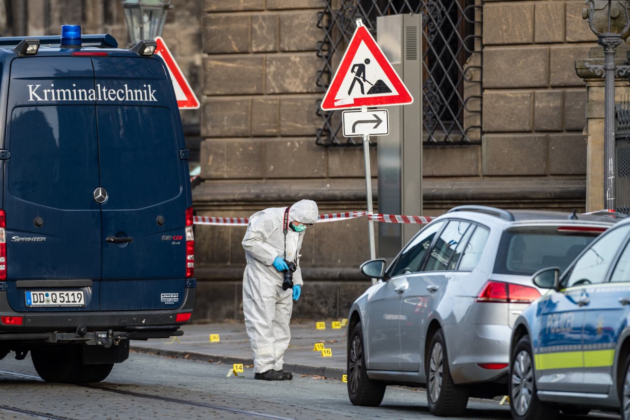 La policía clausuró los alrededores del edificio barroco donde se encuentra el museo y dijeron que que todavía estaban recopilando información. "No hemos identificado a un perpetrador y tampoco hemos realizado arrestos", dijo el portavoz policial Marko Laske.