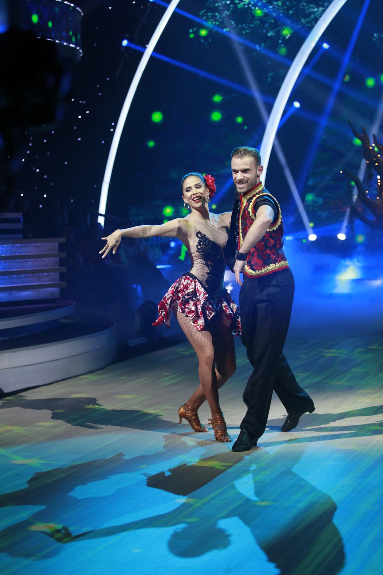 La intérprete de 'Amantes' cerró su participación en Mira Quién baila a ritmo de 'Bailando' de Enrique Iglesias.