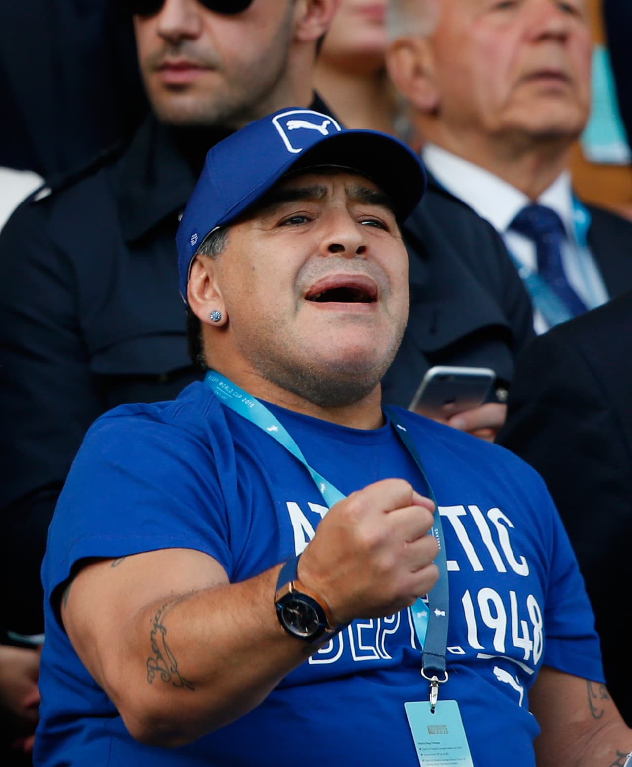 Maradona tendrá que perder 35 kilos asegura su médico 