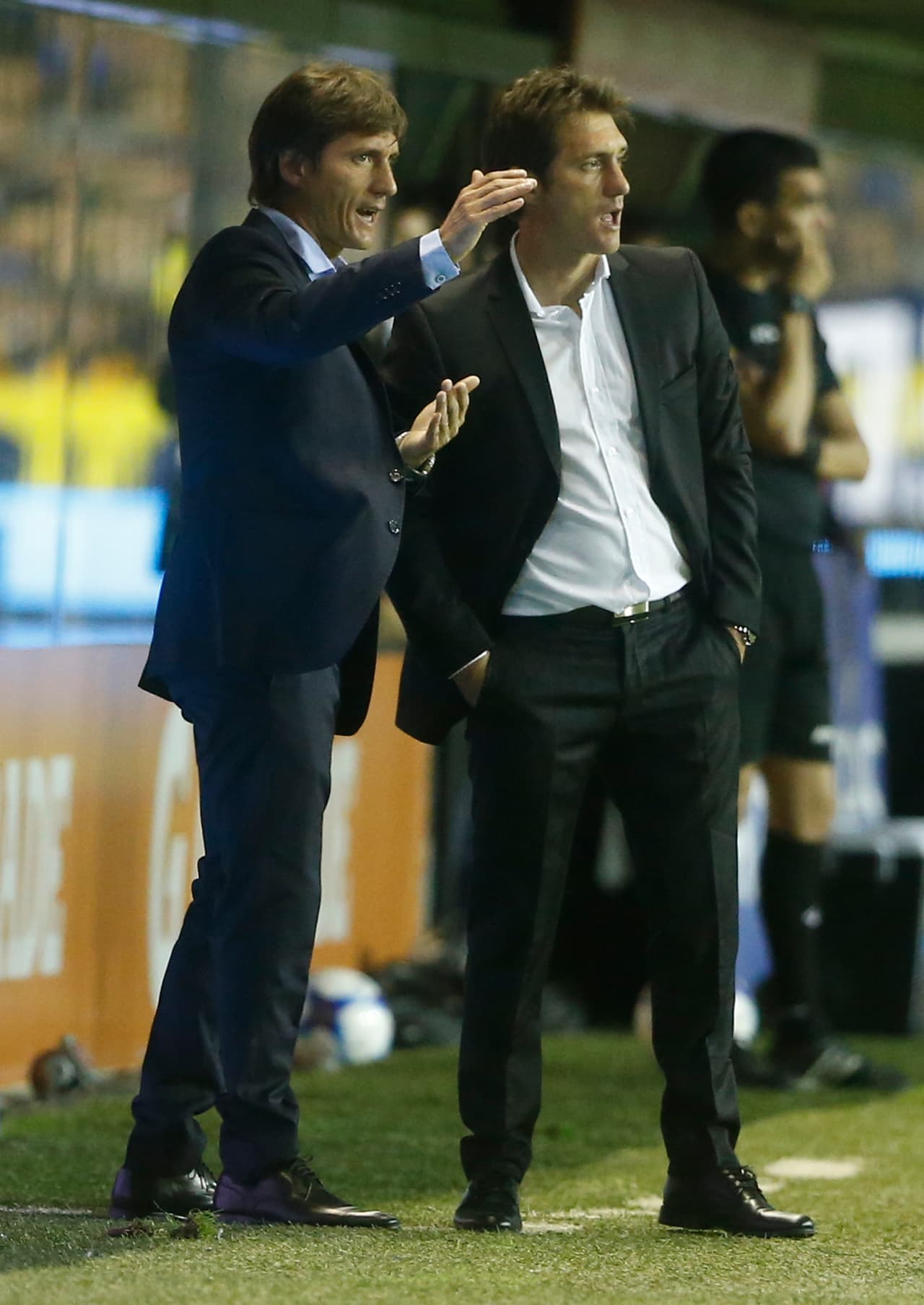 Los mellizos Barros-Schelotto afrontaban el duelo con la baja del extremo Ricardo Centurión, así que voltearon a las inferiores para cubrir el hueco.