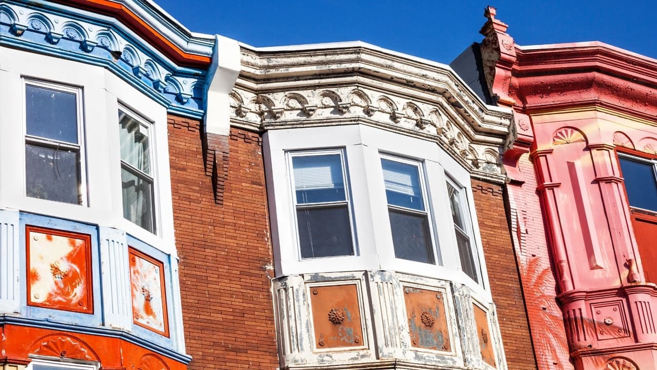 <b>Programa de Vales Basado en Proyectos de la PHA: </b>es un programa de vivienda subsidiada para viviendas de propiedad privada. Así es como funciona: la PHA llega a un acuerdo con los propietarios para que los inquilinos elegibles tengan que pagar solo el 30 % de sus ingresos en alquiler, y la PHA cubre el resto. Para ser elegible, debe ganar el 50% del ingreso medio de Filadelfia o menos. Para una familia de cuatro, eso es $47,250 o menos.