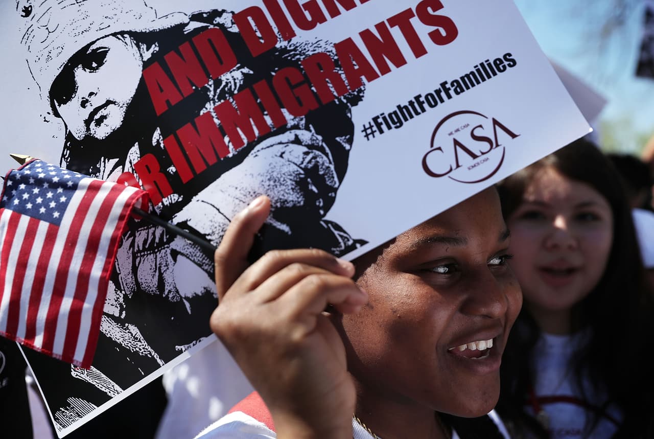 <b>Texas</b> es el segundo estado con más jóvenes inscritos o esperando inscribirse en DACA, después de California. Al menos 
<a href="https://static.univision.com/especiales/noticias/formatos/los-dreamers-por-estado-barchart-5113/index1604701744.html" target="_blank">234,000 jóvenes texanos</a> corrían el riesgo de perder protección migratoria de prosperar la suspensión del programa.