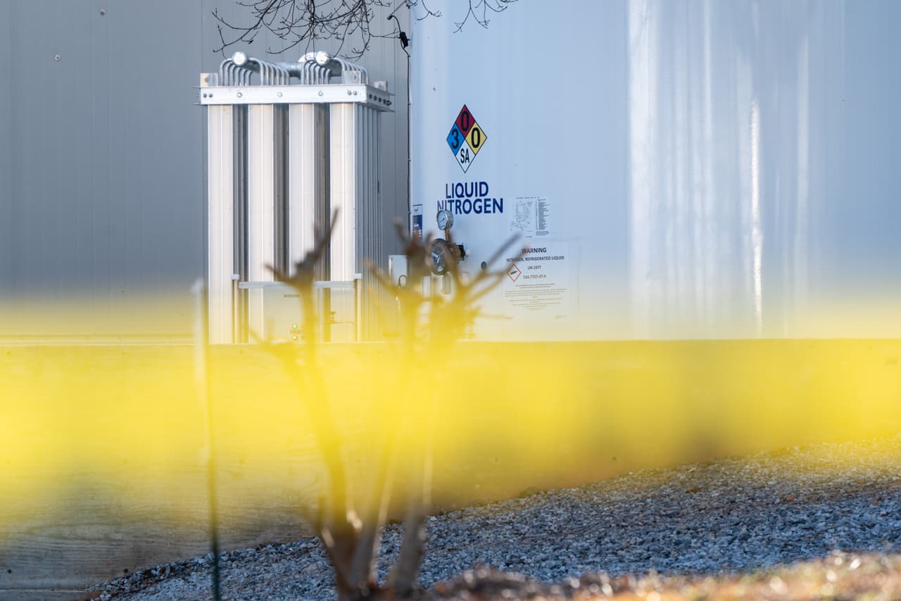 Cuatro bomberos se encontraban entre los que fueron trasladados al hospital, pero afortunadamente se espera que todos estén bien. Uno permanecía bajo observación médica durante la noche de este jueves.