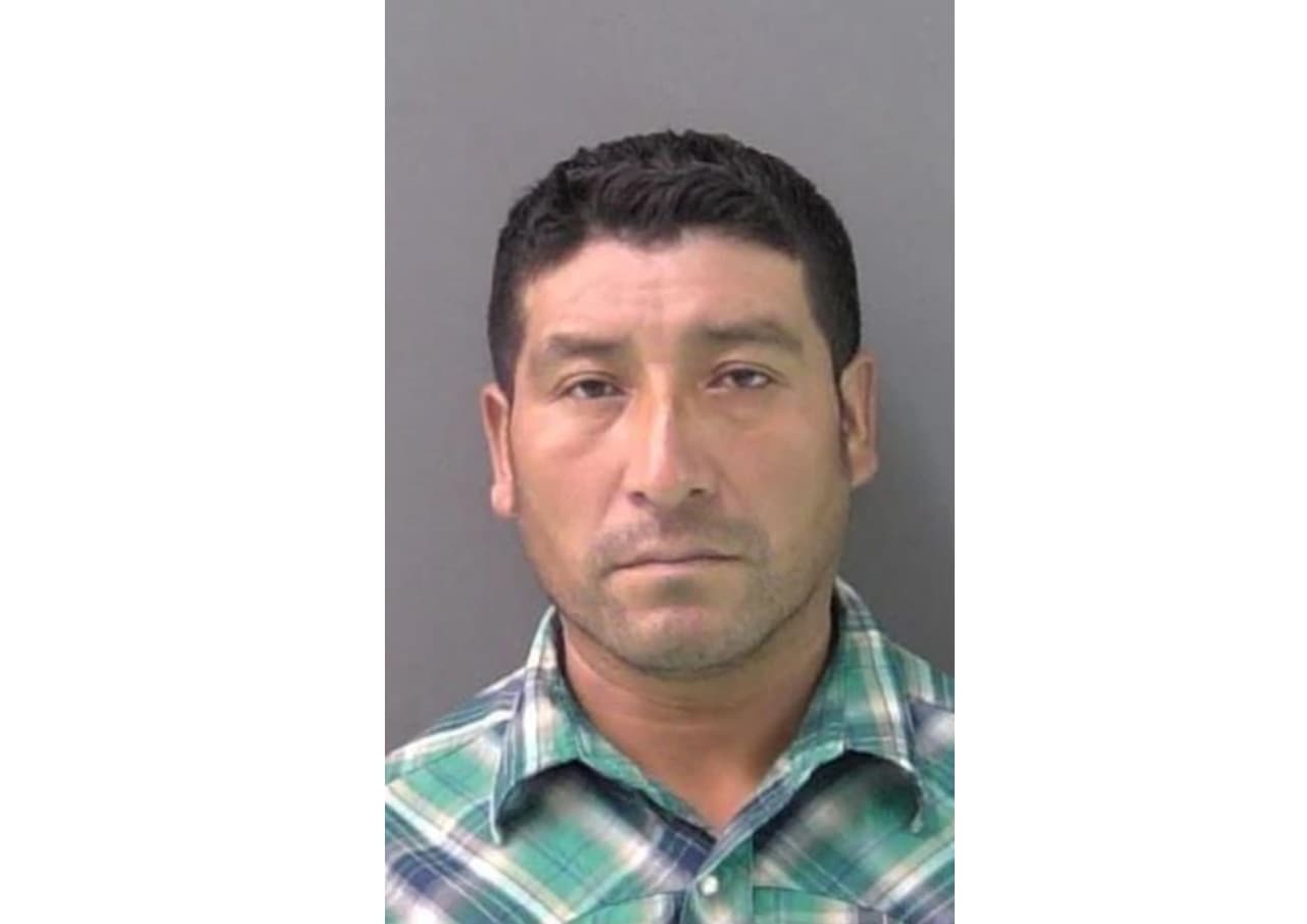 Javier Pérez de 40 años es de Austin y enfrenta un delito grave de prostitución con una menor de 18 años.