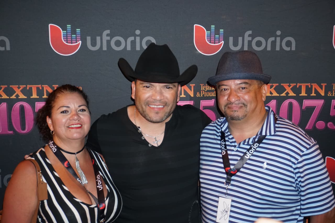 Lucky Fans met Michael Salgado at our Uforia Summer Concert Series #1