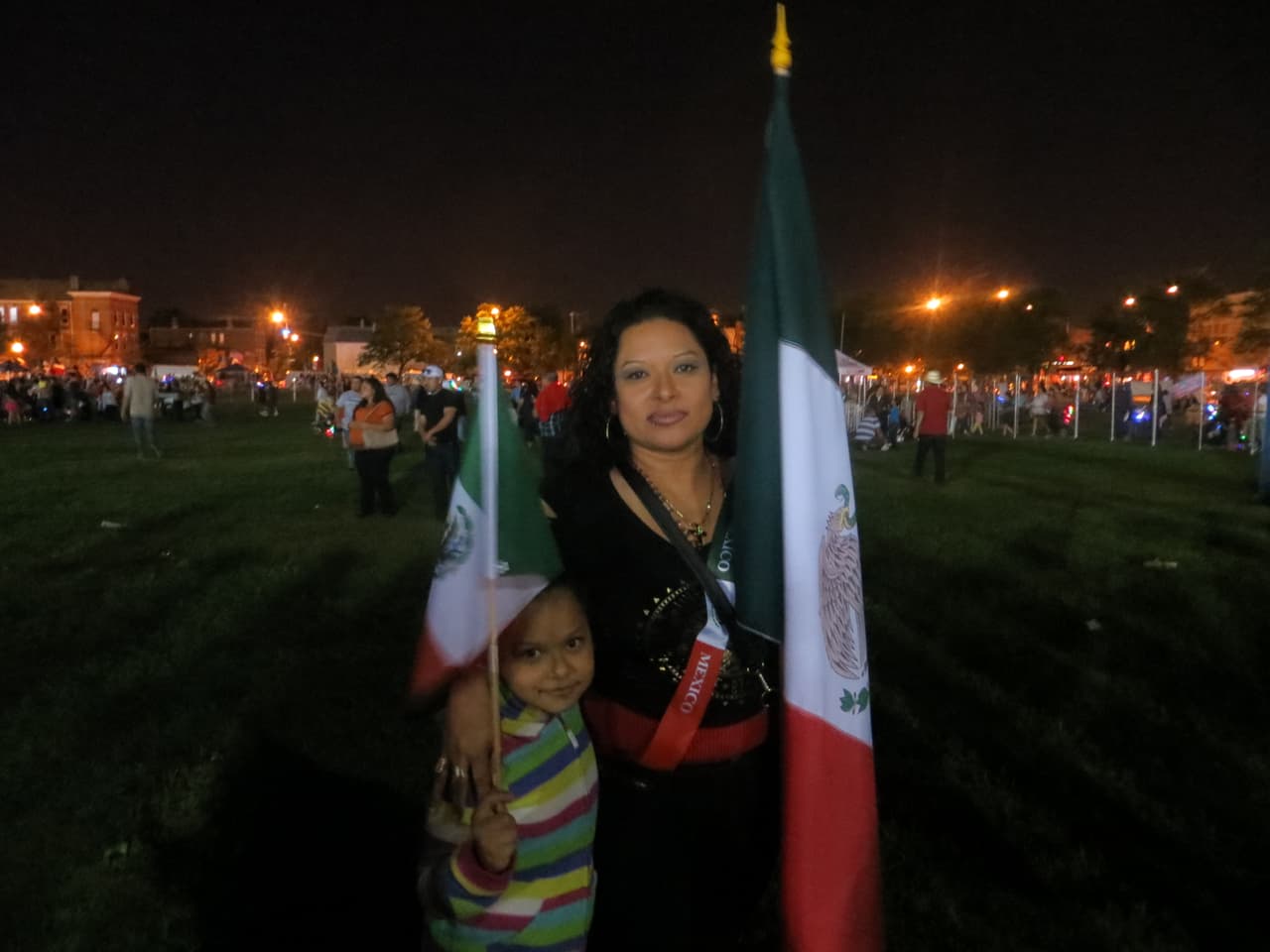 Este 15 de septiembre más de 12 mil personas gritaron Viva México en el Harrison Park. La fiesta estuvo llena de colorido y alegría, pero también de llamados de justicia por Ayotzinapa.