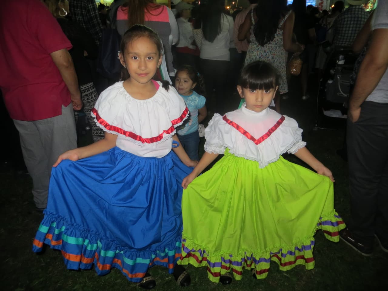 Este 15 de septiembre más de 12 mil personas gritaron Viva México en el Harrison Park. La fiesta estuvo llena de colorido y alegría, pero también de llamados de justicia por Ayotzinapa.