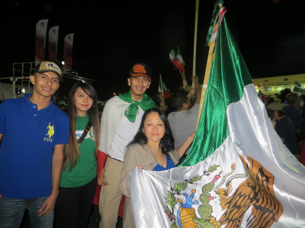 Este 15 de septiembre más de 12 mil personas gritaron Viva México en el Harrison Park. La fiesta estuvo llena de colorido y alegría, pero también de llamados de justicia por Ayotzinapa.