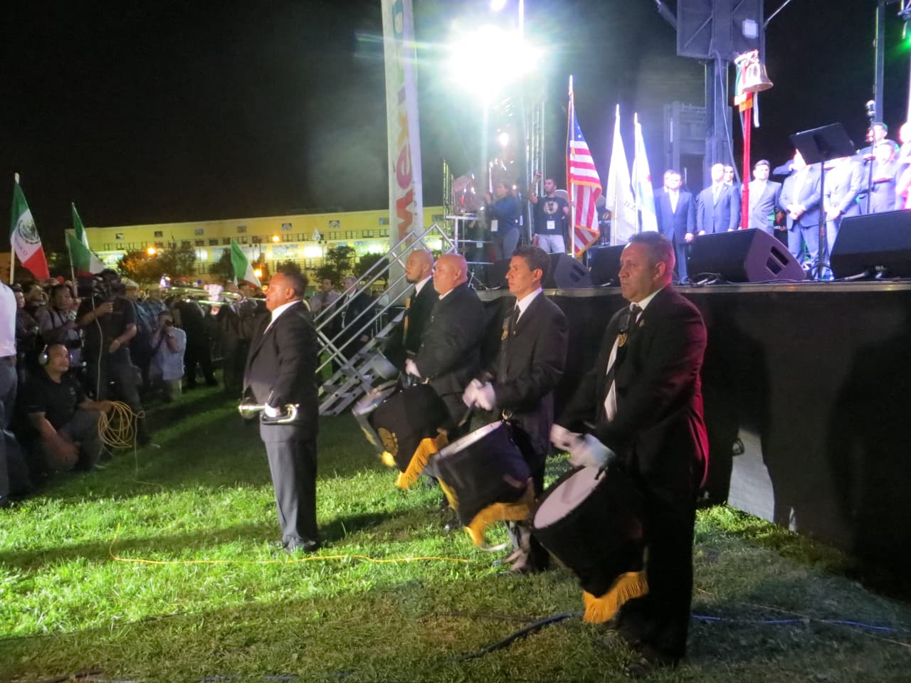 EEste 15 de septiembre más de 12 mil personas gritaron Viva México en el Harrison Park. La fiesta estuvo llena de colorido y alegría, pero también de llamados de justicia por Ayotzinapa.