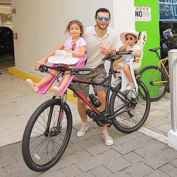 Además ha demostrado ser un padre muy cariñoso con sus "princesas".