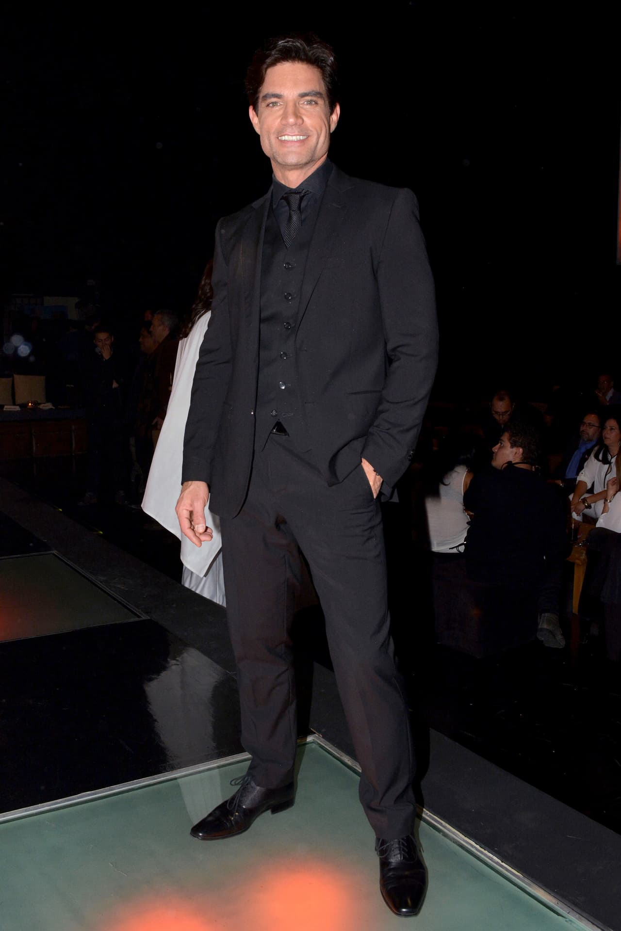 Pero esta no ha sido la única vez que 
<b>Víctor y <a href="http://www.univision.com/temas/silvia-navarro">Silvia</a></b> han trabajado en el mismo proyecto. En 1998 estuvieron juntos en 'Perla' y cuatro años después grabaron la telenovela 'La duda'.