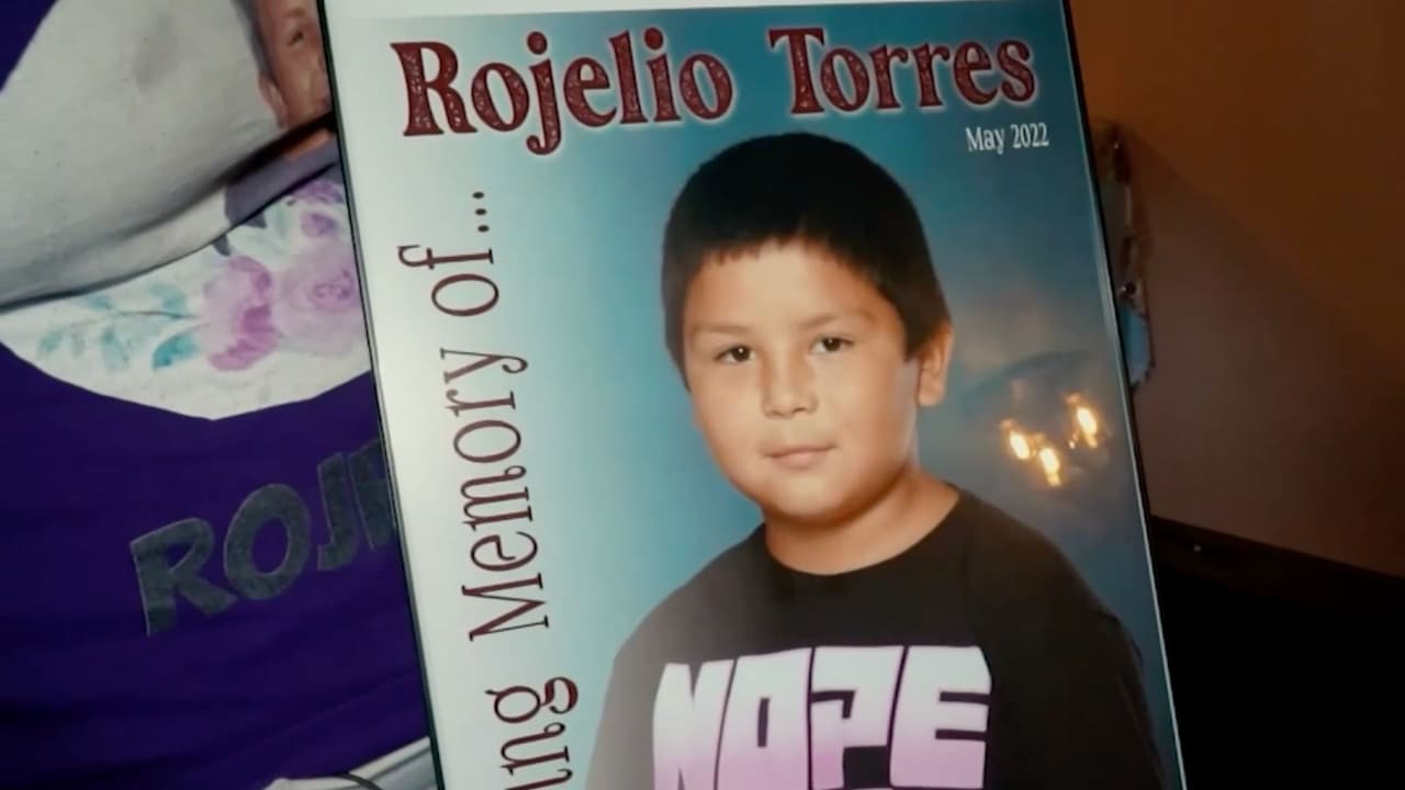 Así es como la madre de Rojelio Torres recuerda a Rojelio y describe la relación entre sus hijos. El hermano de Rojelio, como varios niños de Uvalde, vive con el trauma de una trágica pérdida.