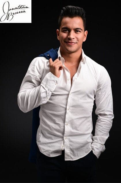 ¿Te acuerdas de
<b> Jonathan Becerra</b>? Él era una 
<b><a href="http://www.univision.com/programas/novelas/los-ninos-de-telenovela-que-ahora-provocan-suspiros-fotos">estrella infantil</a></b> a principios de la década del 2000, actualmente tiene 24 años y podría ser parte de esta nueva producción.