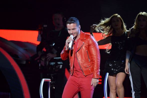 El cantante nos puso a bailar con su tema.