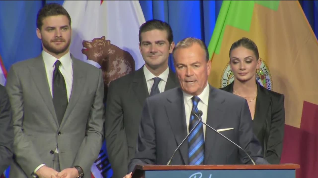 En medio del conteo de votos, Rick Caruso declara victoria parcial y su campaña festeja