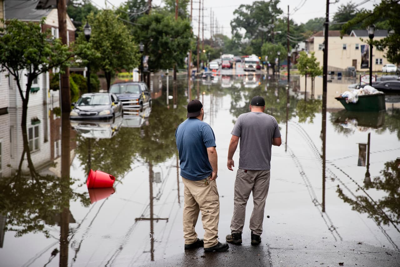 Vientos huracanados y rápidas inundaciones son comunes tras el paso de un 'derecho'.