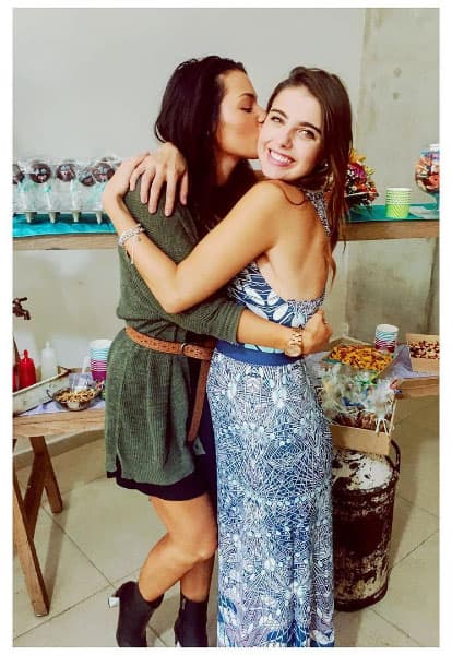 Irina Baeva escribió: "La futura novia más hermosa @michellerenaud 💍💐💕 Te quiero un montón y te deseo lo mejor siempre! Yaaaa te nos casas #BrideToBe #DespedidaMich #SeNosCasa".