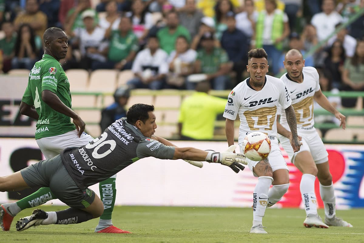 El arquero del León, Rodolfo Cota, tuvo buenas intervenciones, pero no pudo evitar la derrota de su equipo.