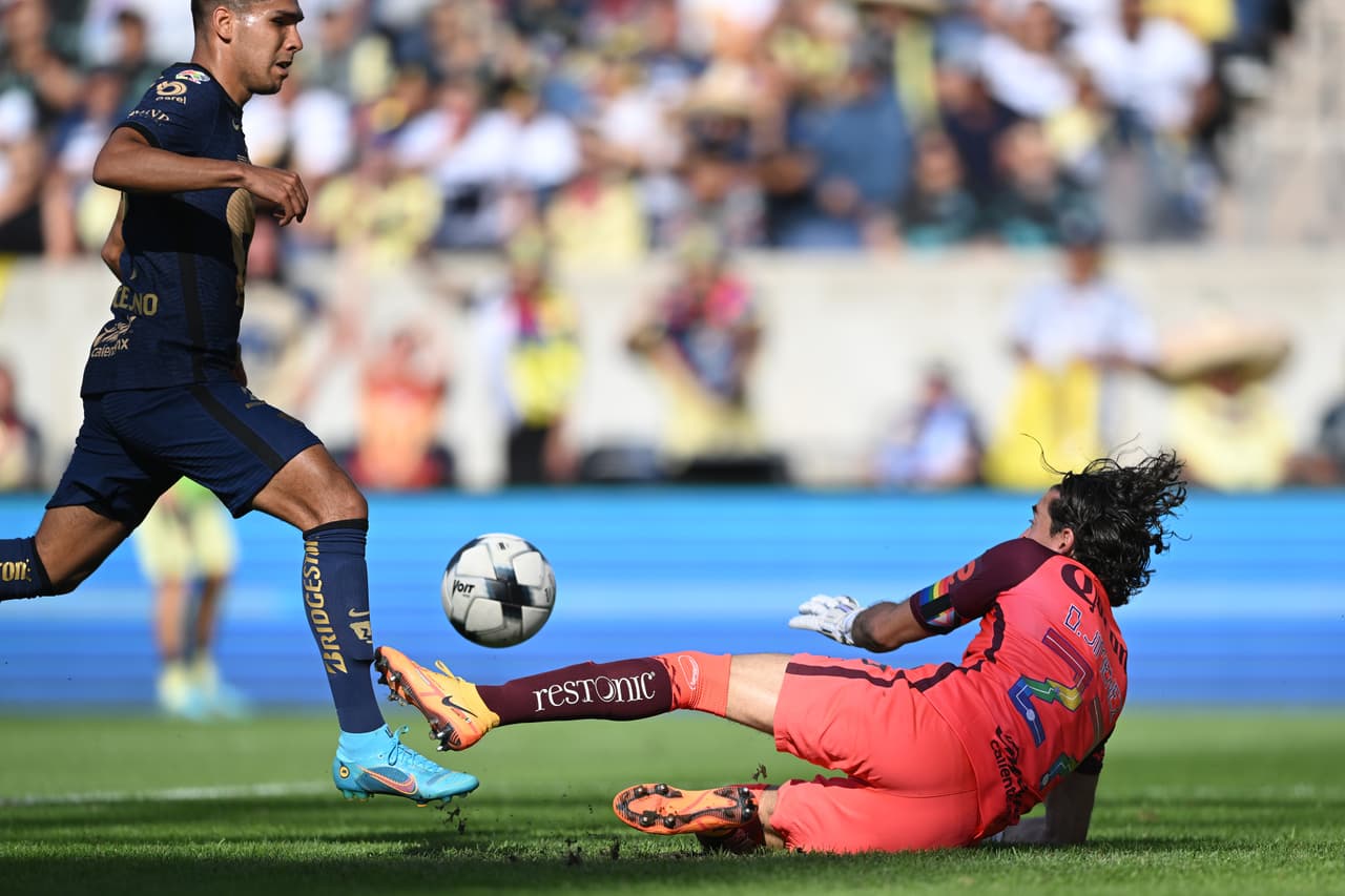 Pumas se impuso al América en partido amistoso con una gran actuación de Juan Ignacio Dinenno, quien hizo un doblete.